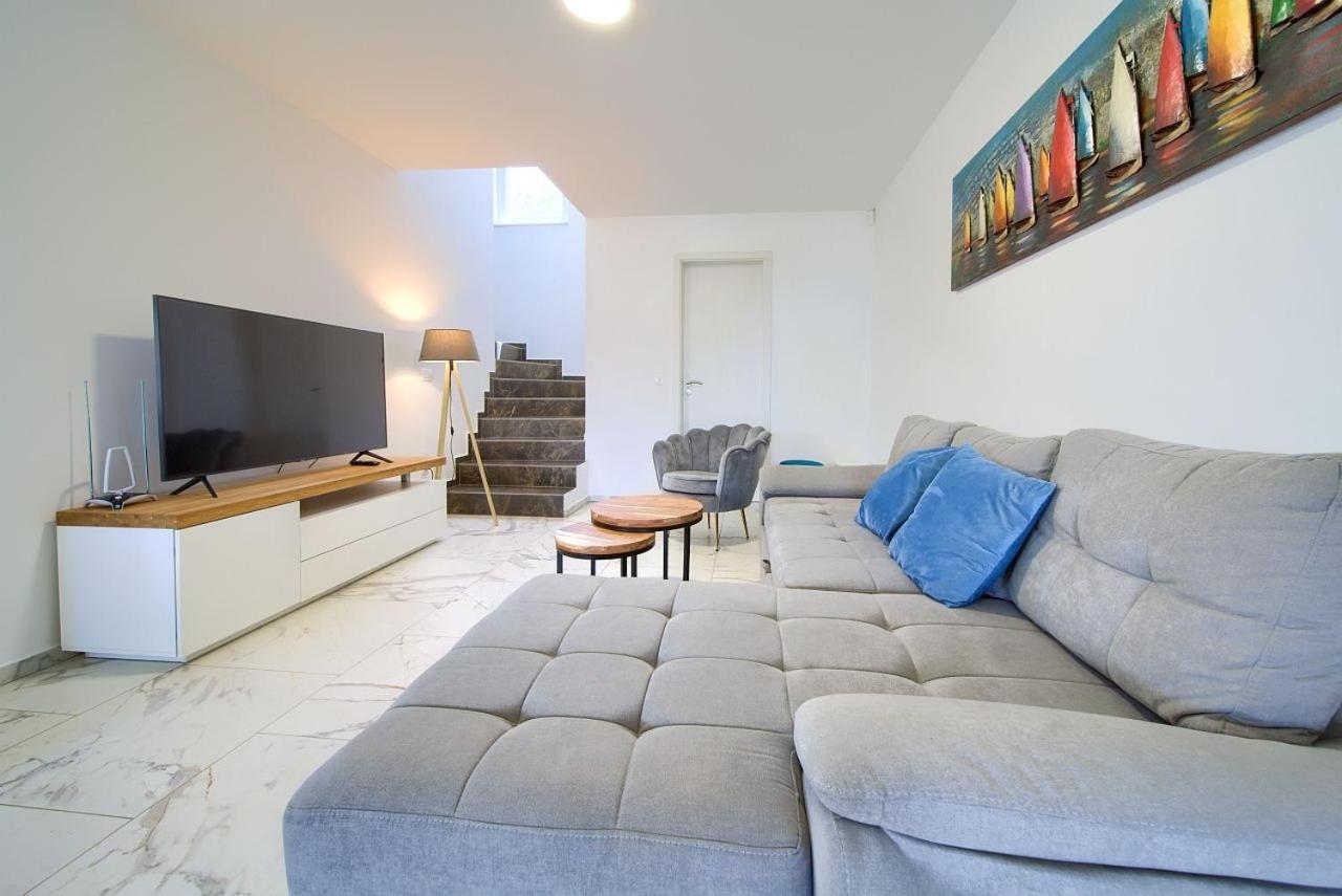 Holiday House Sea & Sun Residence Rasopasno ภายนอก รูปภาพ