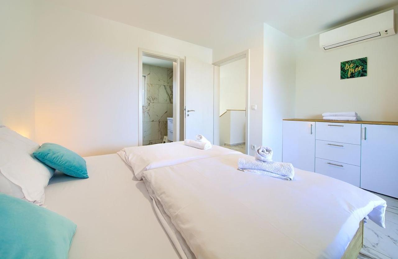 Holiday House Sea & Sun Residence Rasopasno ภายนอก รูปภาพ