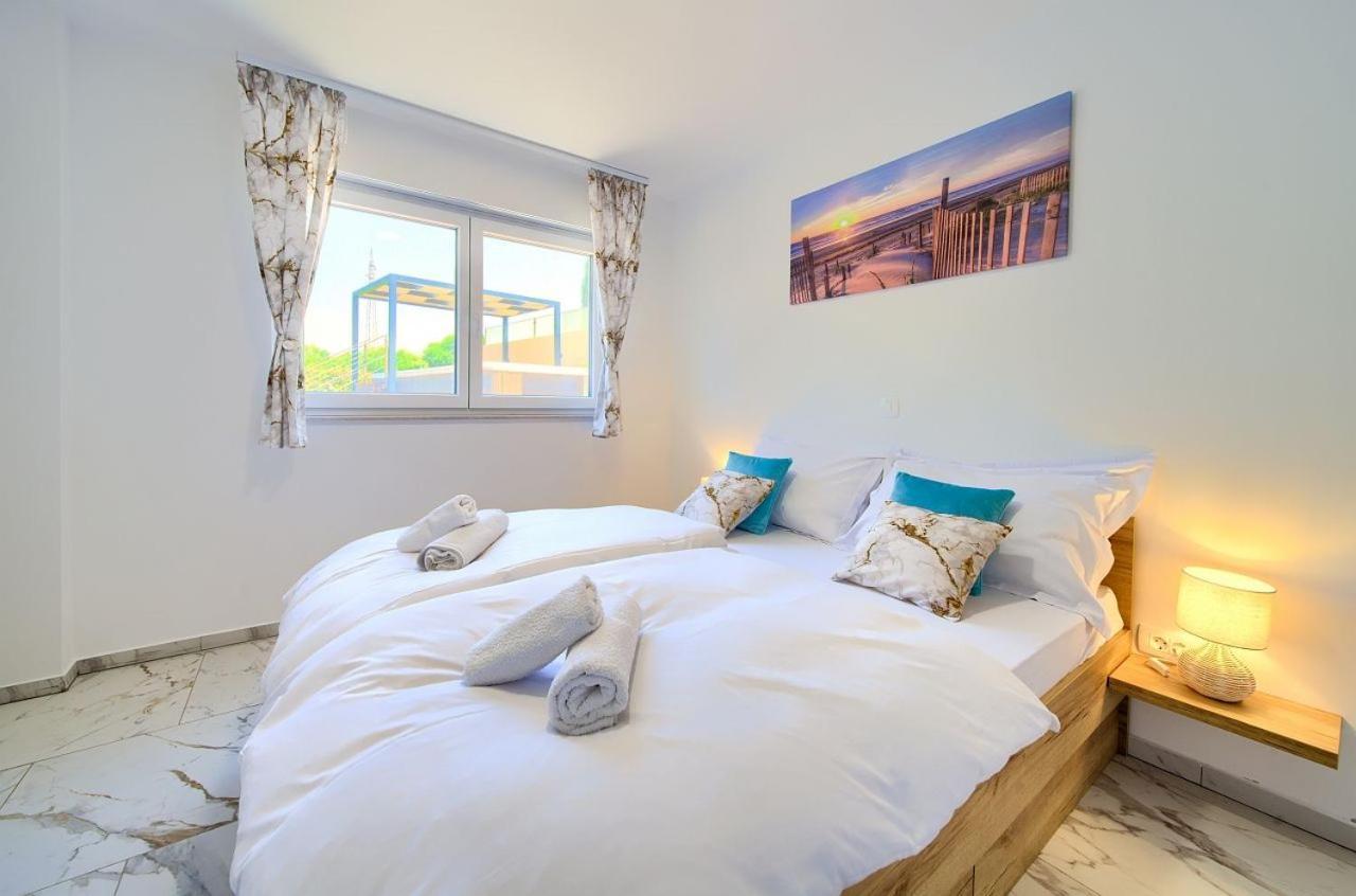 Holiday House Sea & Sun Residence Rasopasno ภายนอก รูปภาพ