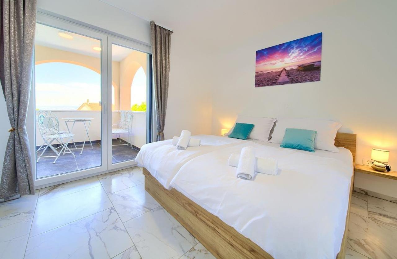 Holiday House Sea & Sun Residence Rasopasno ภายนอก รูปภาพ